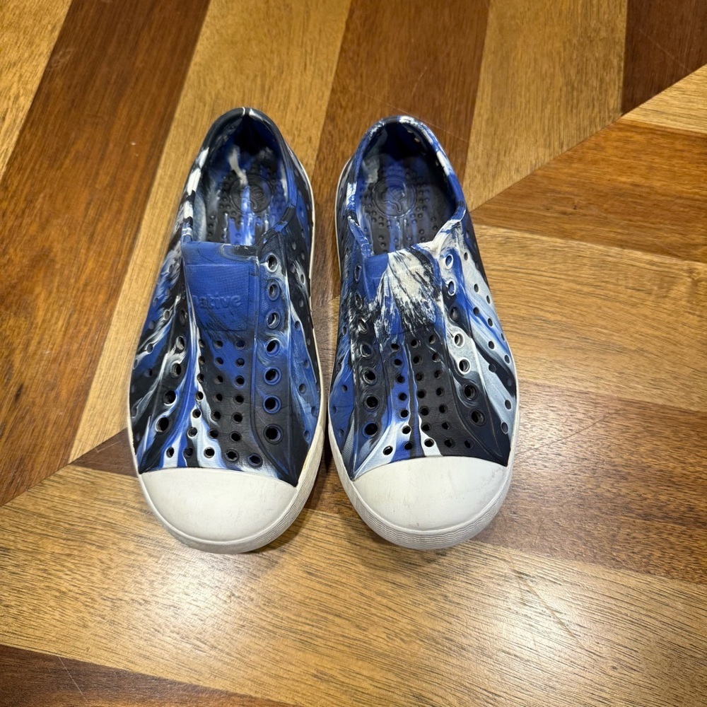Native Kids Slip-On Sneakers in Blue and White FLAWED